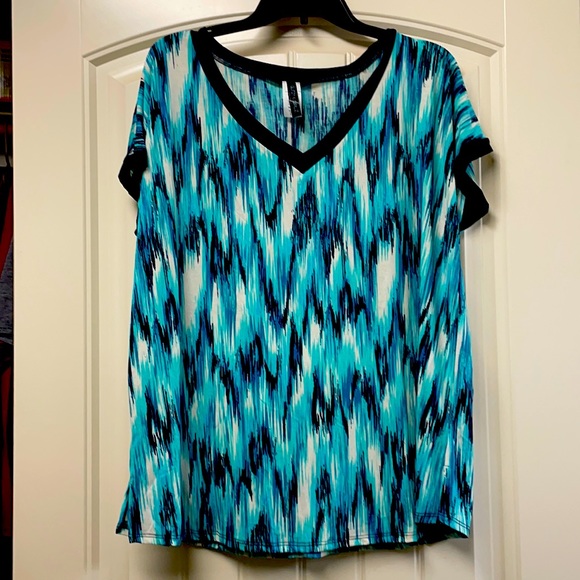 Enchant a Moment Top (new, never worn) - Picture 2 of 6